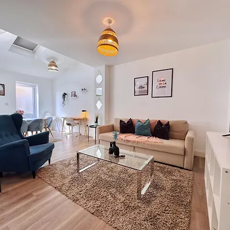 Cosy 1-Bed Flat 30Min To Central London & Parking
